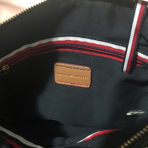 Tommy Hilfiger Crossbody Quilted Black Bag Purse 3 External Zipper Compartments - Picture 3 of 15